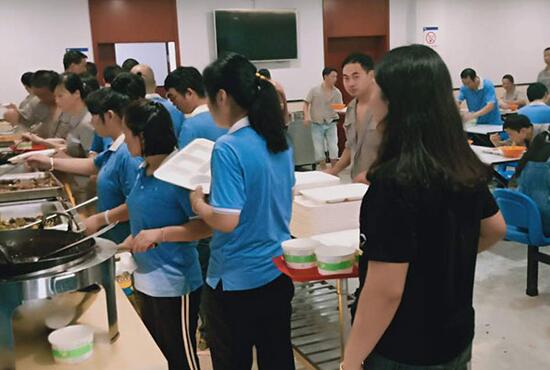 食堂承包公司不榨取員工伙食費靠什么賺錢？