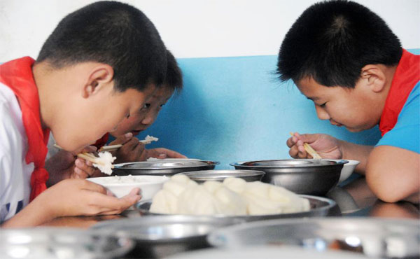 學(xué)生營養(yǎng)餐配送變成了“問題餐”誰來負責？